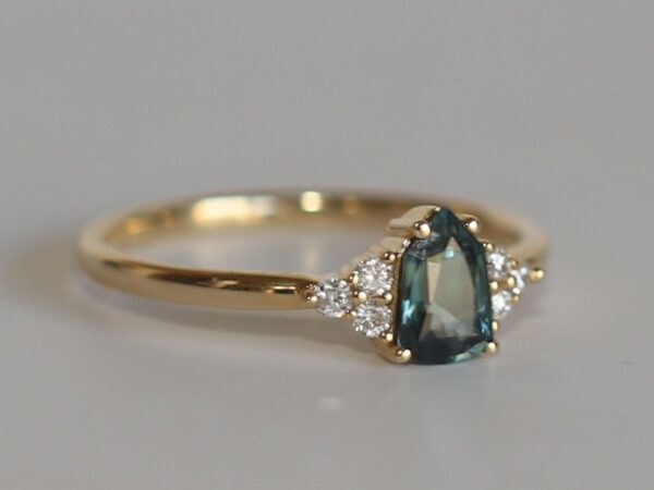 fancy green gold | custom made gemstone ring | divine elements